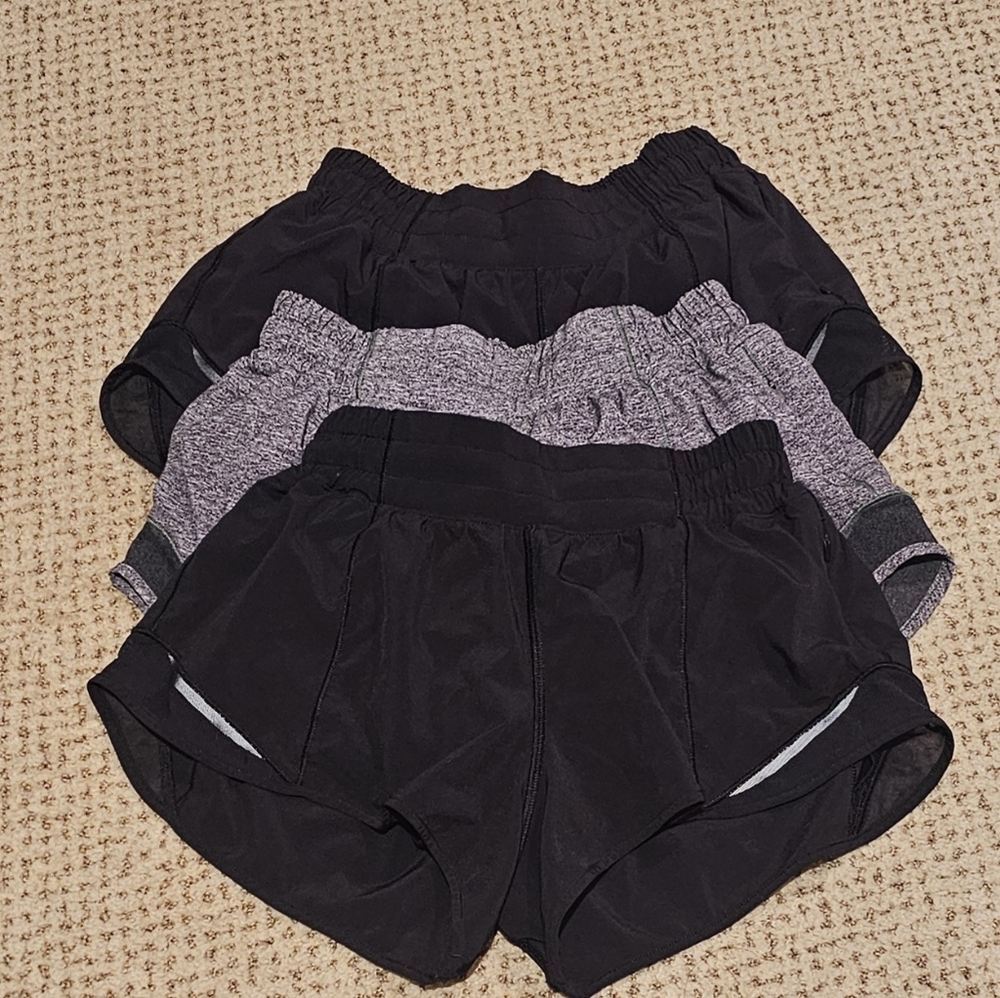 Lululemon Hotty Hot Short 2.5 inch